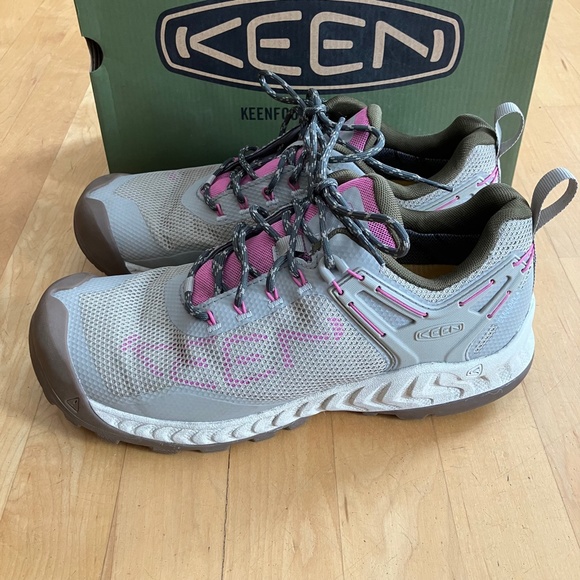 Keen hiking shoes NXIS EVO WP size 10 - Picture 2 of 11